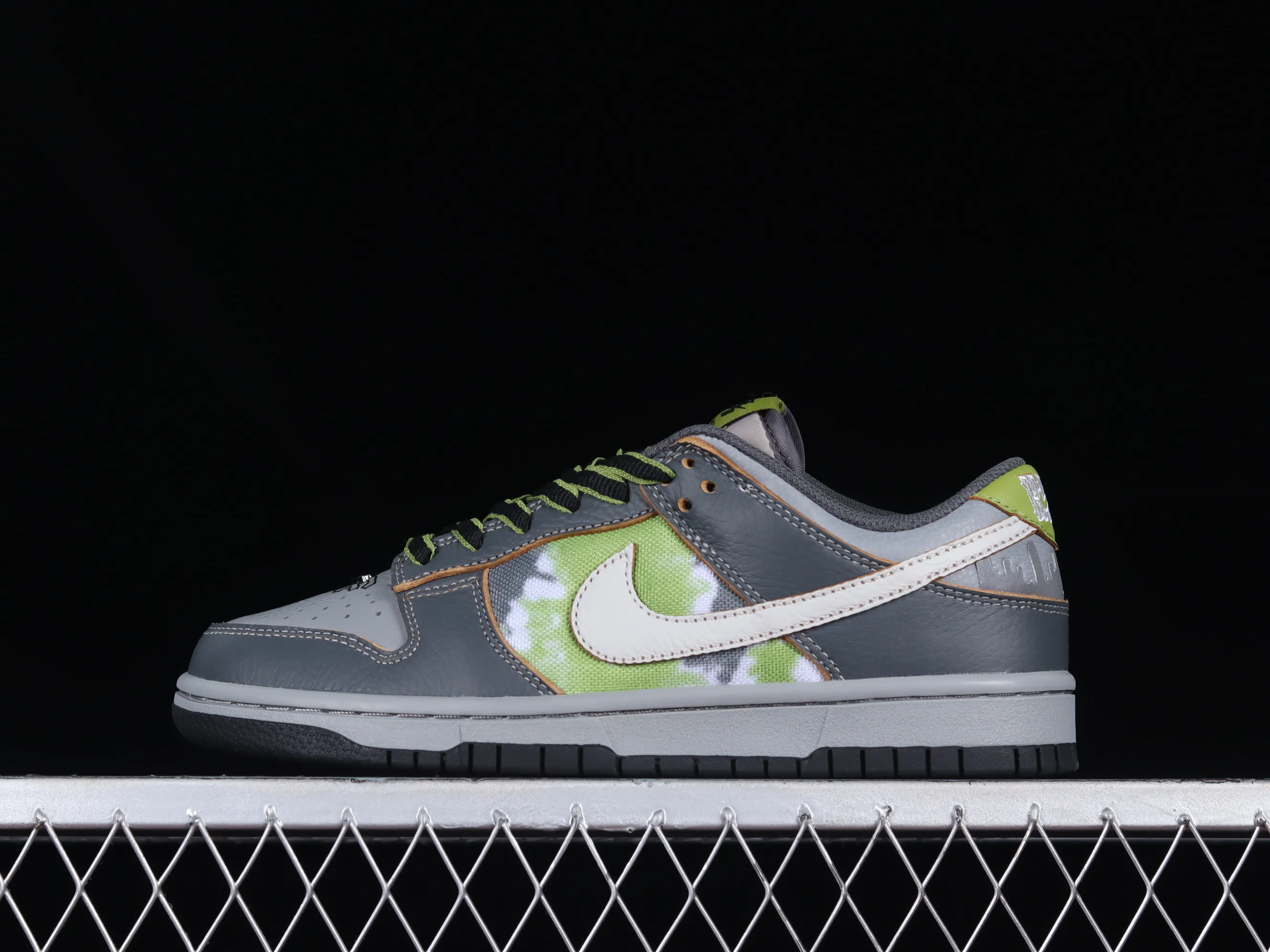 All categories Nk SB Dunk Series Nk SB Dunk Low low-top sneakers HUF x Nk SB Dunk Low NYC joint model SB low-top sports and leisure sneakers FD8775-002